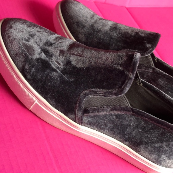 Steve Madden velvet slip on sneakers - Picture 3 of 5
